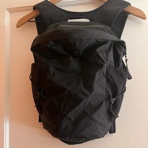 Lululemon small run/walk/hike backpack black